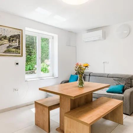 Semesterbostad Cottage Kobarid *