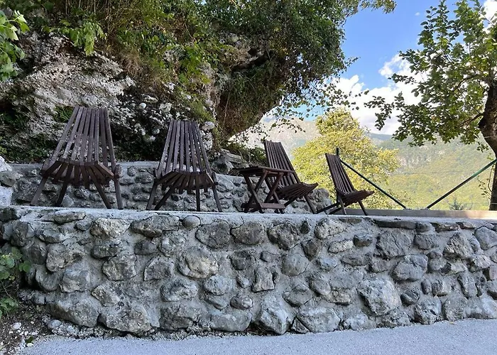 Dom wakacyjny Cosy With Views Near