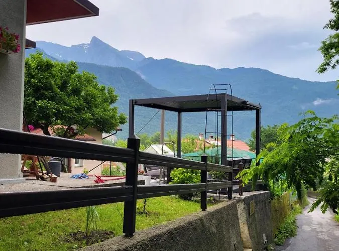 Dom wakacyjny Cosy With Views Near