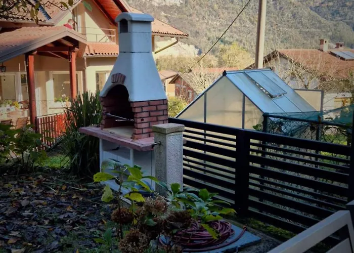 Dom wakacyjny Cosy With Views Near