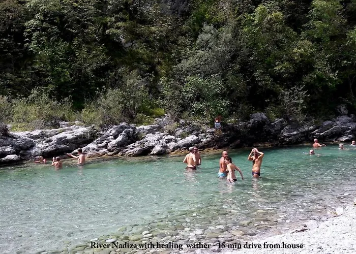 Cosy With Views Near *